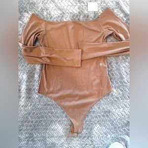 ✨ brand new American Eagle ribbed, off the shoulder bodysuit ✨